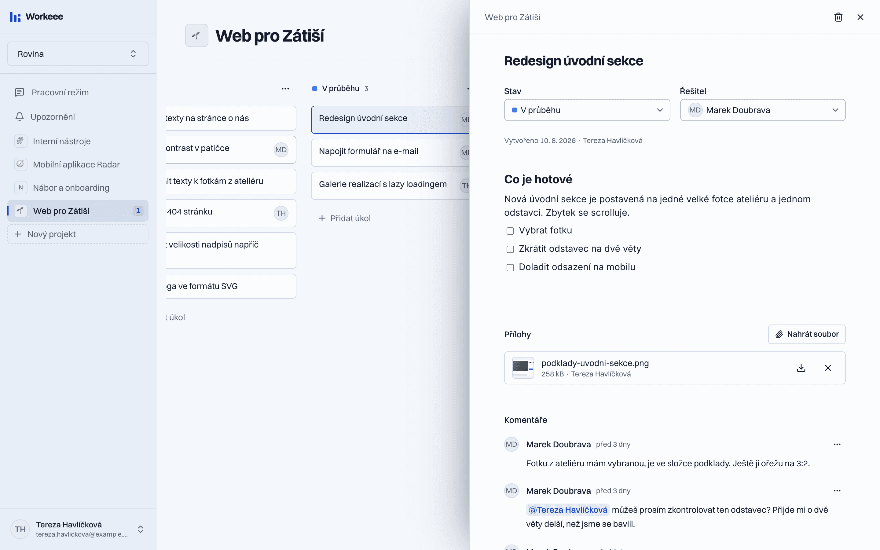 Nástěnka s otevřeným panelem úkolu Redesign úvodní sekce vpravo.